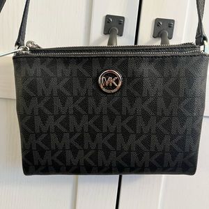 Like brand new, used few times. Black/silver Michael Kors crossbody. Aunthentic